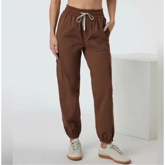 Vuori Pants - NWT Vuori VW4103 Performance Birch Jogger Pepper Brown Cargo Pants Women's Large